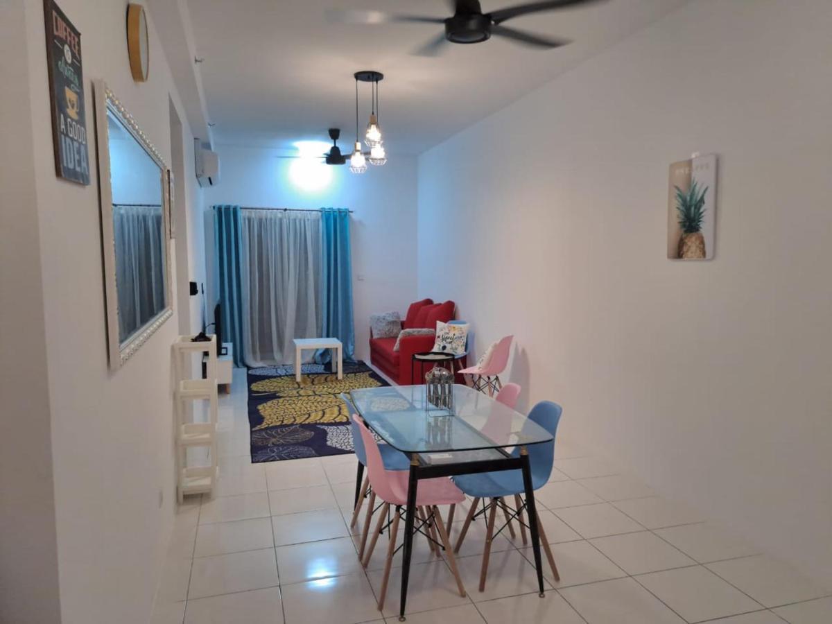 Impiana Homestay Near Putrajaya, Cyberjaya, Musliem Only,Wifi,Netflix Kampung Dengkil Exterior foto