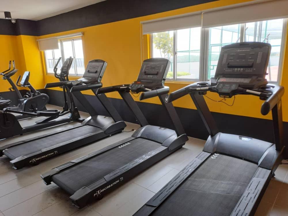 Impiana Homestay Near Putrajaya, Cyberjaya, Musliem Only,Wifi,Netflix Kampung Dengkil Exterior foto