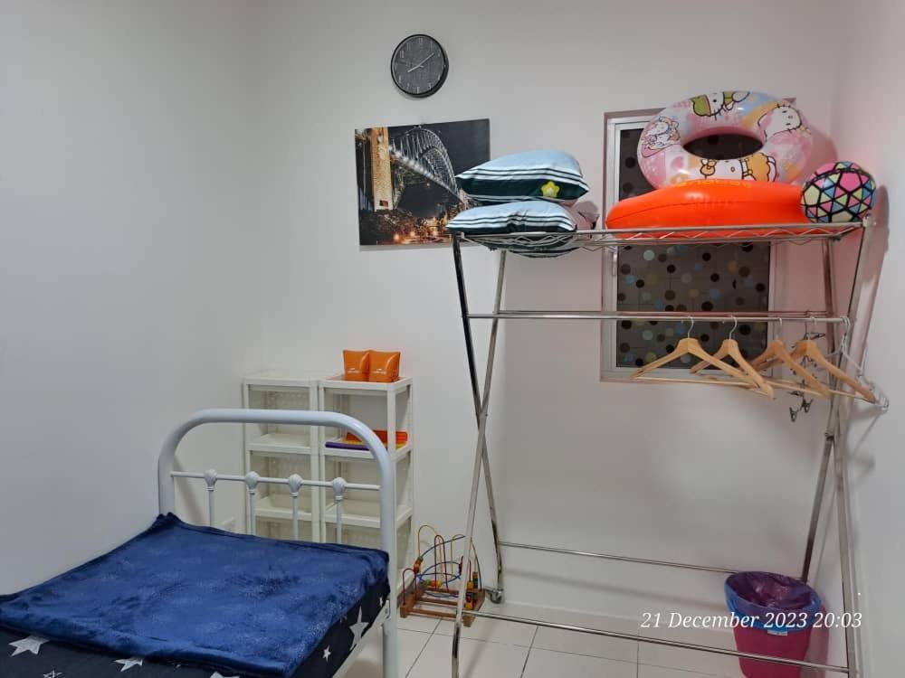 Impiana Homestay Near Putrajaya, Cyberjaya, Musliem Only,Wifi,Netflix Kampung Dengkil Exterior foto